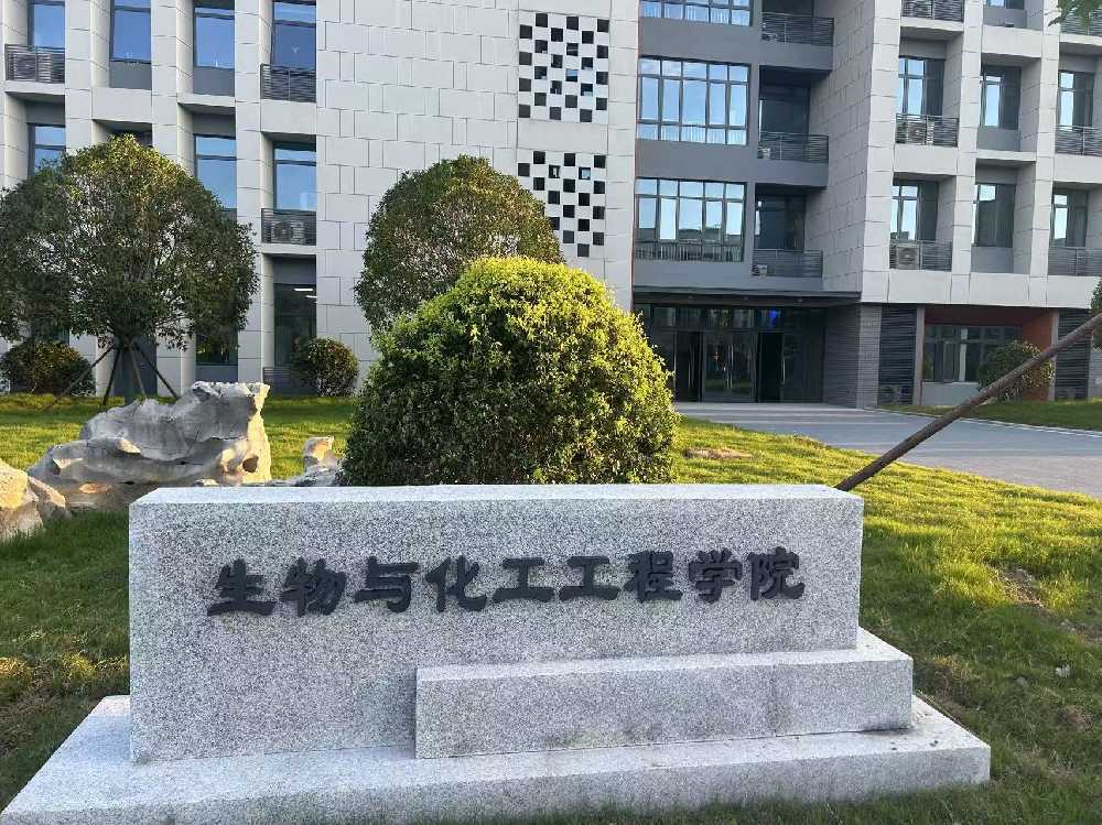 武江区扬州职业大学体育场高杆灯项目